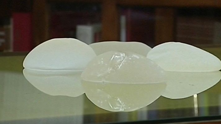 Telediario 1 - Retirada de las prótesis mamarias