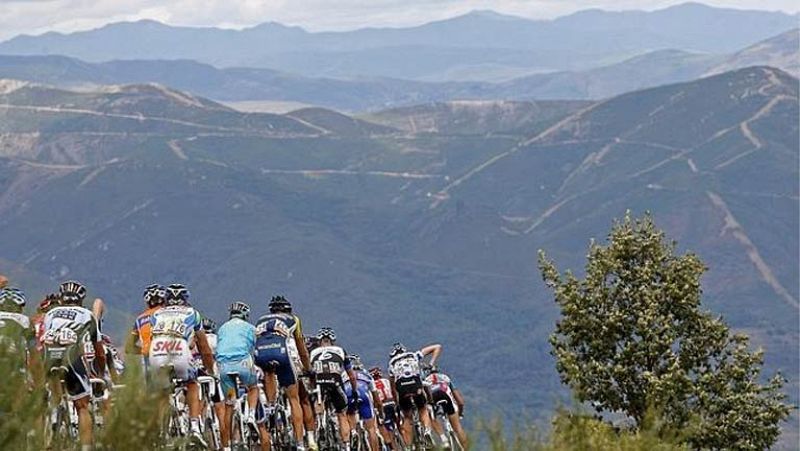 El recorrido de la Vuelta 2012, que comenzará el 18 de agosto en Pamplona y finalizará en Madrid el 9 de septiembre, se concentrará en el norte de la península y ofrecerá un recorrido con siete llegadas en alto.