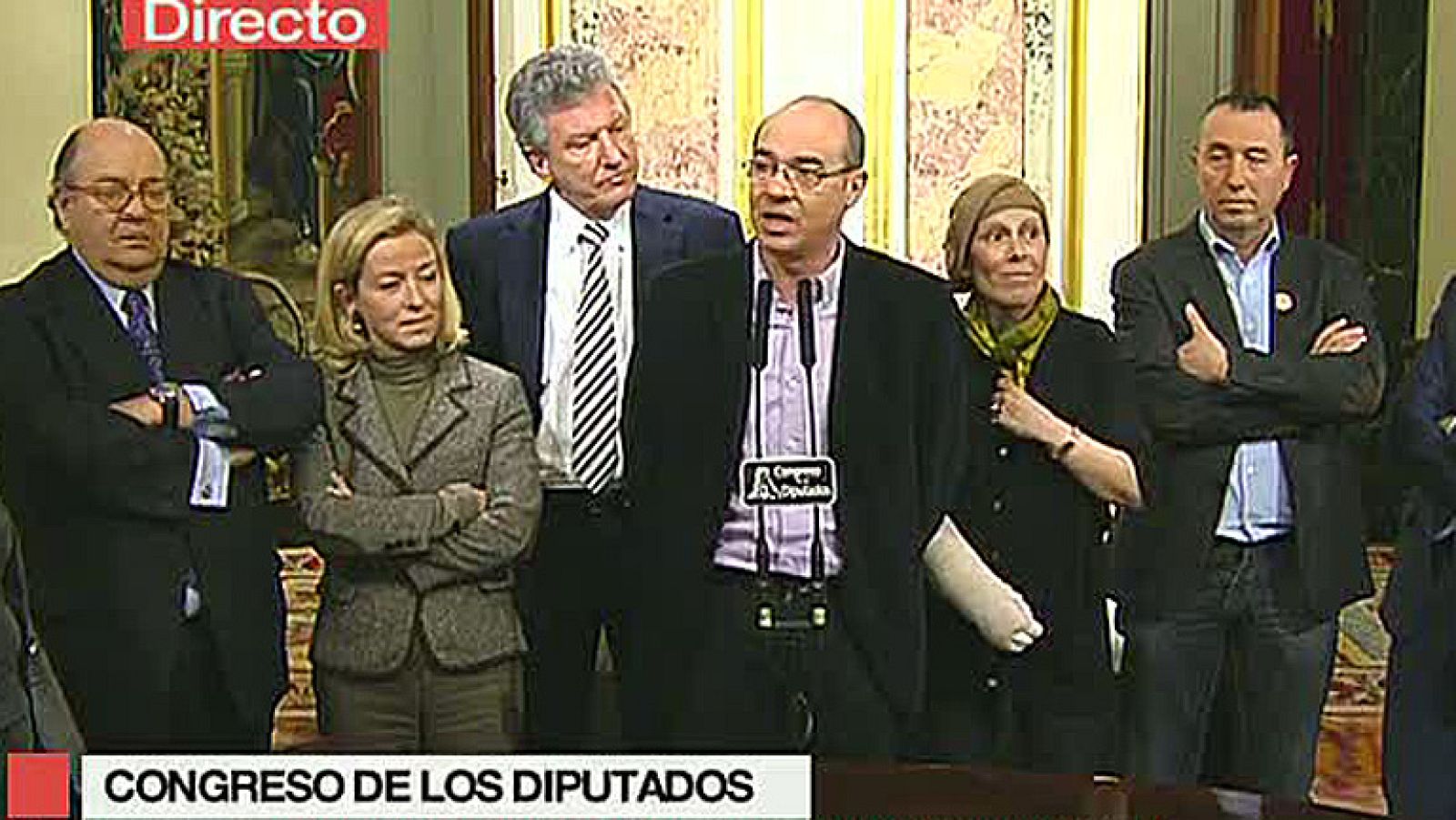 Los portavoces del Grupo Mixto que este miércoles han intervenido en el pleno del Congreso han denunciado los impedimentos que ha puesto esta Cámara para que puedan hablar los ocho partidos que lo conforman, ya que en el debate de esta jornada la Presidencia solo ha permitido que lo hagan tres de ellos. En el debate de han intervenido por parte del Grupo Mixto los portavoces de Amaiur, ERC y el BNG, al ser las tres formaciones con más representación y votos de las ocho del grupo mixto. Después irán rotando. El portavoz del BNG, Francisco Jorquera, ha asegurado en rueda de prensa que la decisión de la Mesa del Congreso de no permitir que hablen los ocho grupos que lo conforman "atenta contra el pluralismo político".