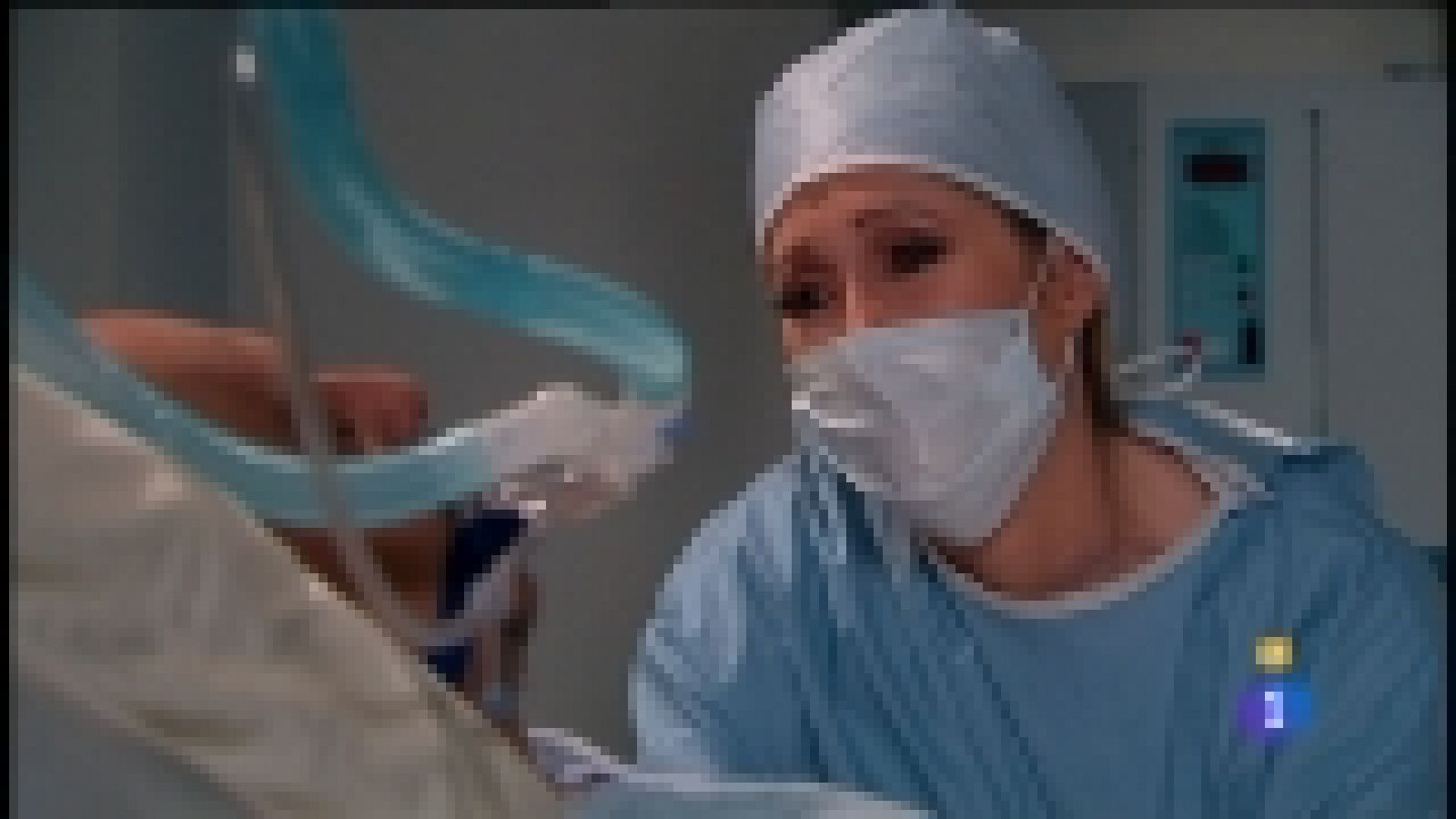 La casa de al lado - Capítulo 44 - Don Renato se debate entre la vida y la muerte - Ver ahora