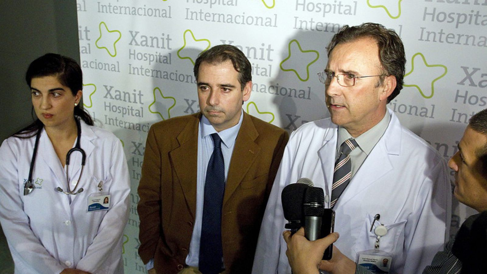 Carlos Larrañaga, en la UCI tras una intervención quirúrgica en Málaga