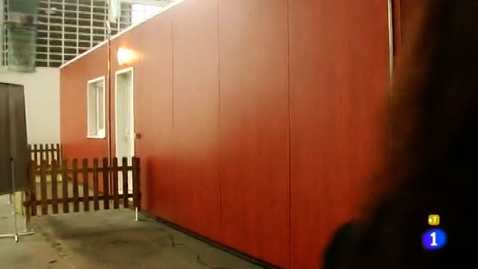 ¿Quién me compra la casa? - Una casa en un contenedor - Comando Actualidad | Ver