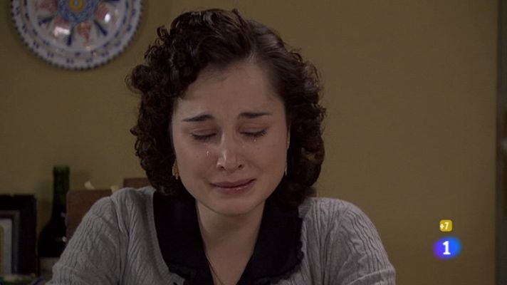 Amar en tiempos revueltos - La peor Nochevieja para Asun