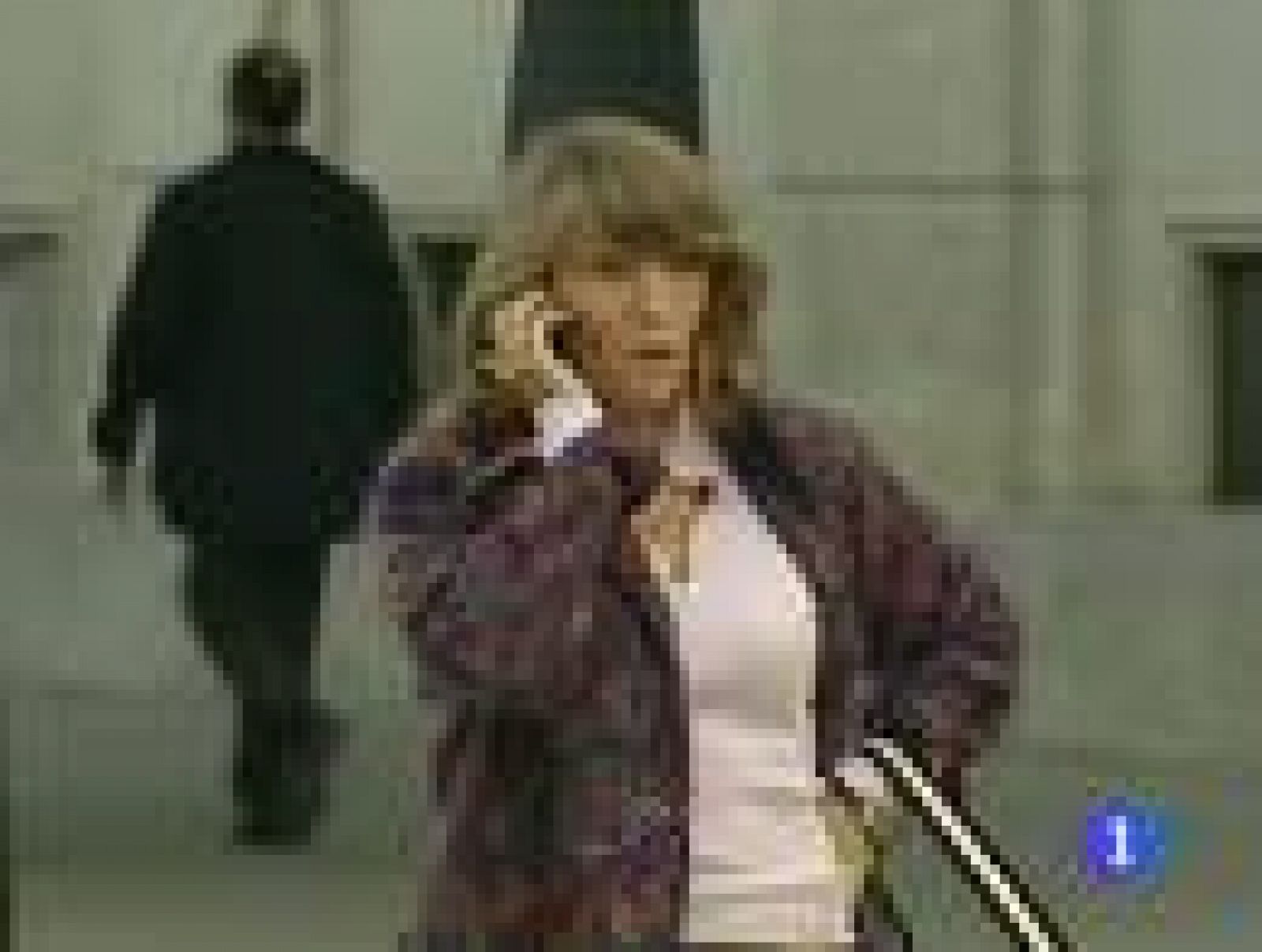 FACUA denuncia a las principales compañías de móviles