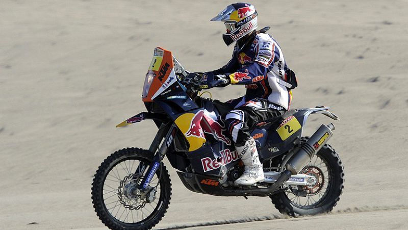 Los franceses Stéphane Peterhansel y Cyril Despres han logrado  finiquitar prácticamente el título tanto en la categoría de coches  como de motos en el Rally Dakar 2012 tras la disputa de la penúltima  etapa del recorrido, una jornada que se presumía