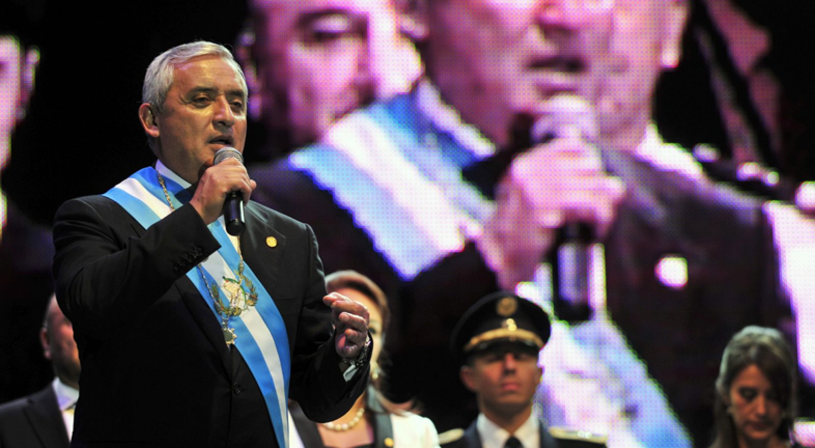 Otto Pérez Molina promete el cambio , la paz y la seguridad en Guatemala