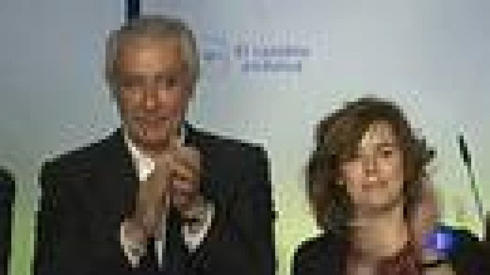 La vicepresidenta dice que las reformas laboral y financiera, apremian