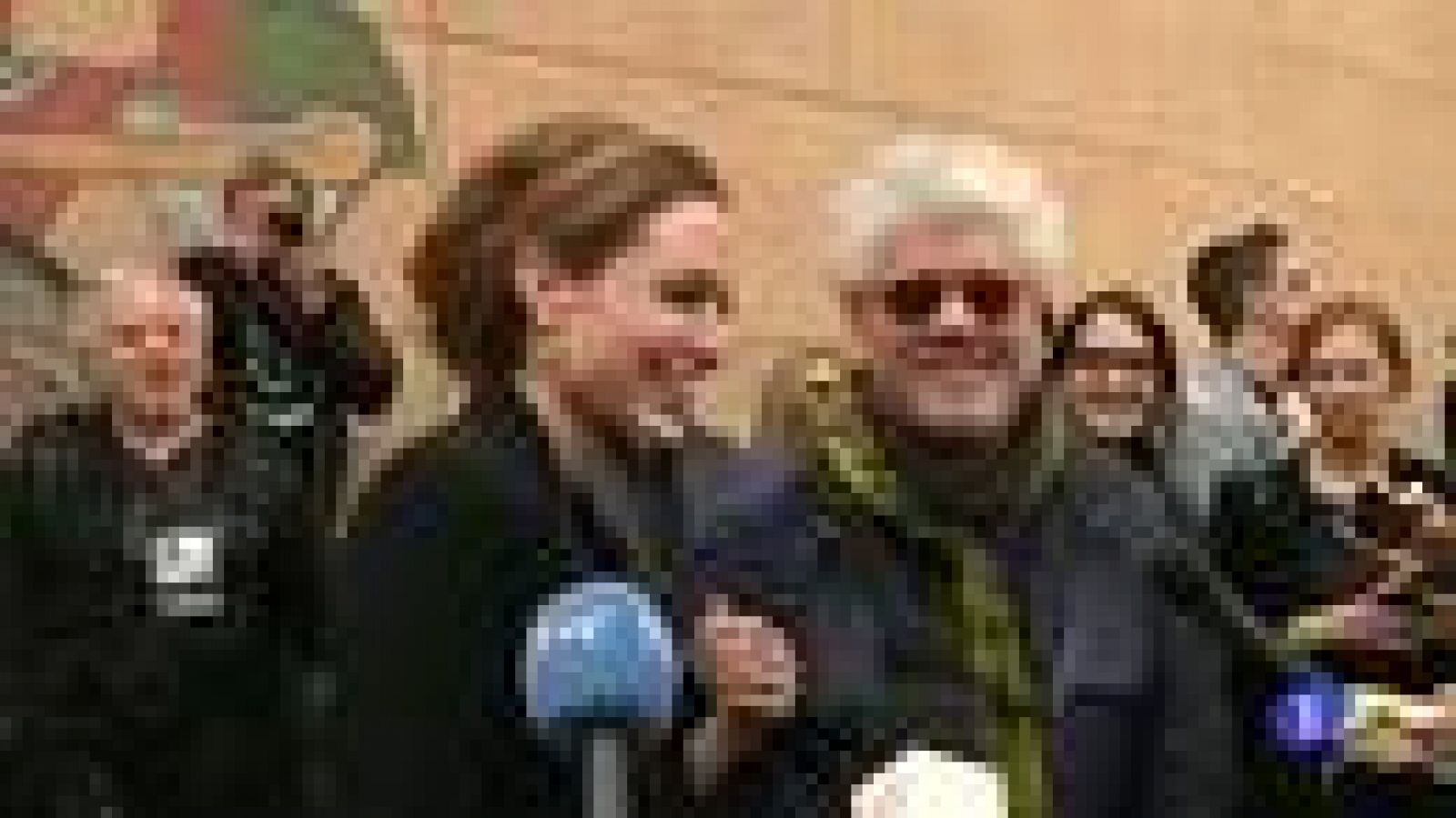 Telediario 1: Angelina Jolie pide a Almodóvar un papel en alguna película suya | RTVE Play