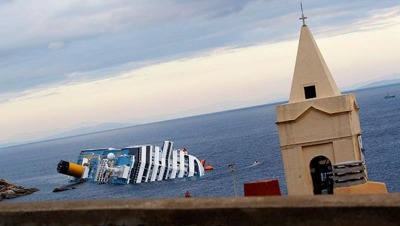 Los expertos investigan el accidente del crucero hundido en Italia