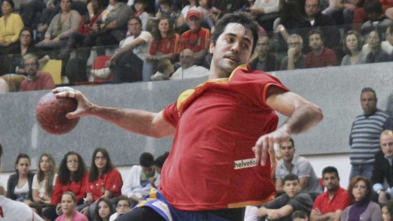 Ya ha comenzado en Serbia el Campeonato de Europa de balonmano donde España buscará una plaza para los Juegos de Londres. El lunes se estrena la selección que dirige Valero Rivera frente al rival más dificil, Francia, la campeona de todo, del Mundo, 