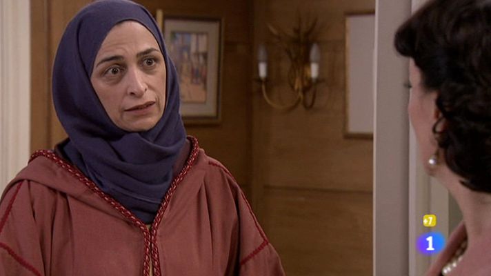 Amar en tiempos revueltos - Estefanía insulta a Amina