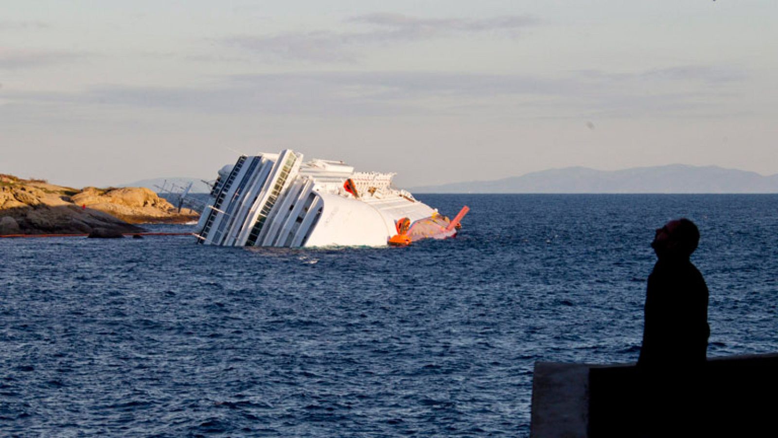 Asciende a 29 la cifra oficial de desaparecidos en el naufragio del Costa Concordia