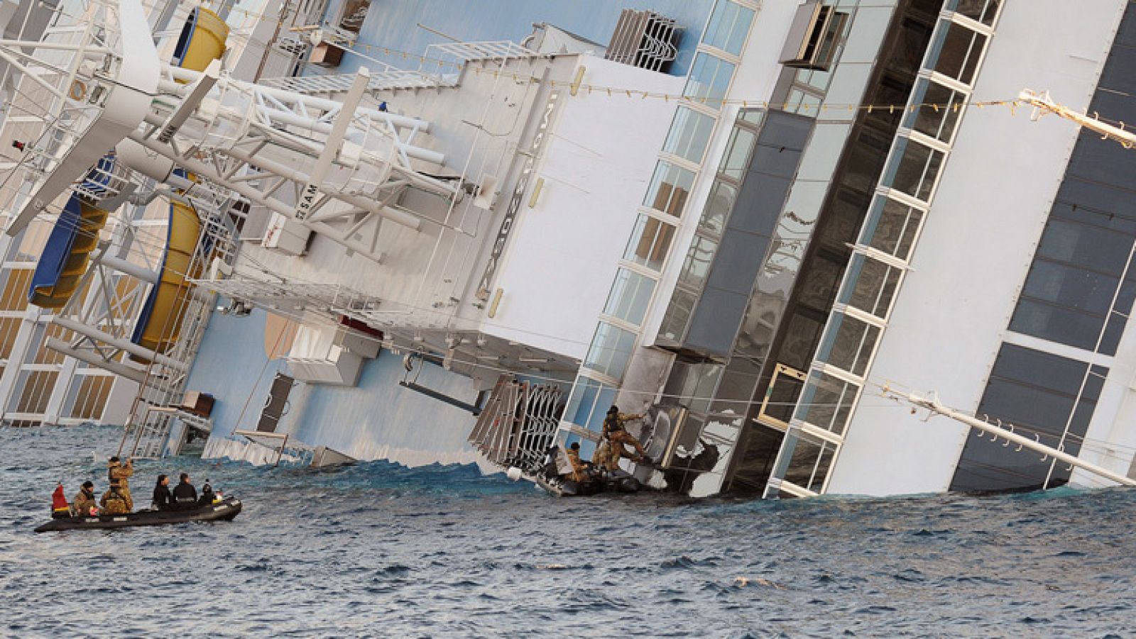 Encuentran otros cinco cadáveres en el crucero Costa Concordia