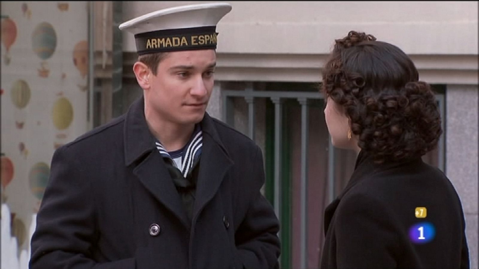 Amar en tiempos revueltos - T7 - Capítulo 92 - Manolita propone a Felisa que Pedrito se quede en su casa hasta Reyes, ella acepta - Ver ahora