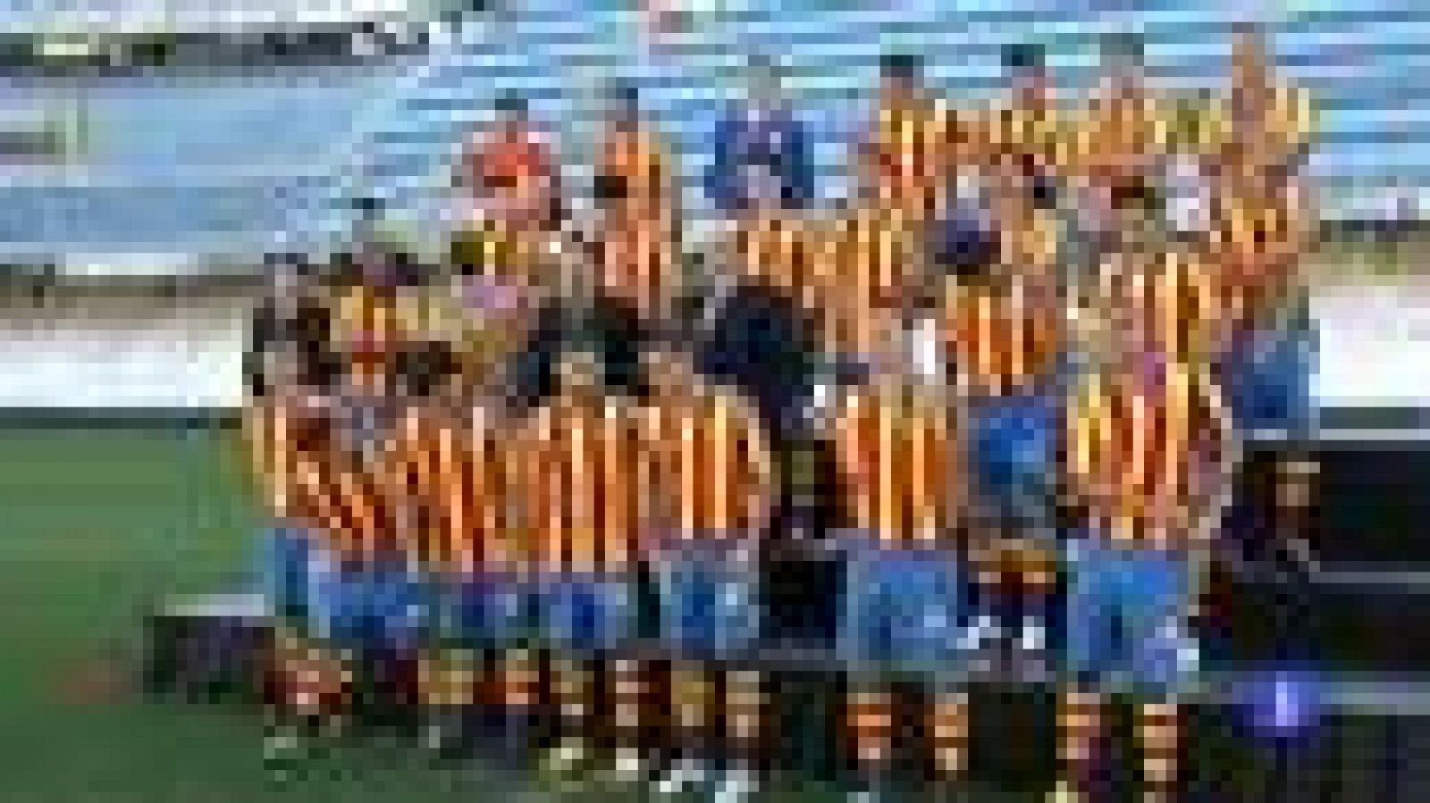 Telediario 1: El Valencia se hace la foto oficial | RTVE Play