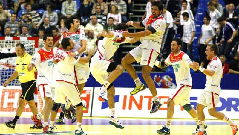 La selección española de balonmano se juega buena parte de sus opciones en el Europeo de Serbia ante Hungría. Después del sensacional comienzo con la victoria ante la campeona Francia, los hombres de Valero Rivera tienen que confirmar sus posibilidad