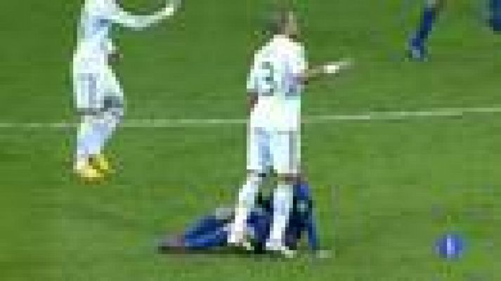 Lamentable pisotón de Pepe a Messi