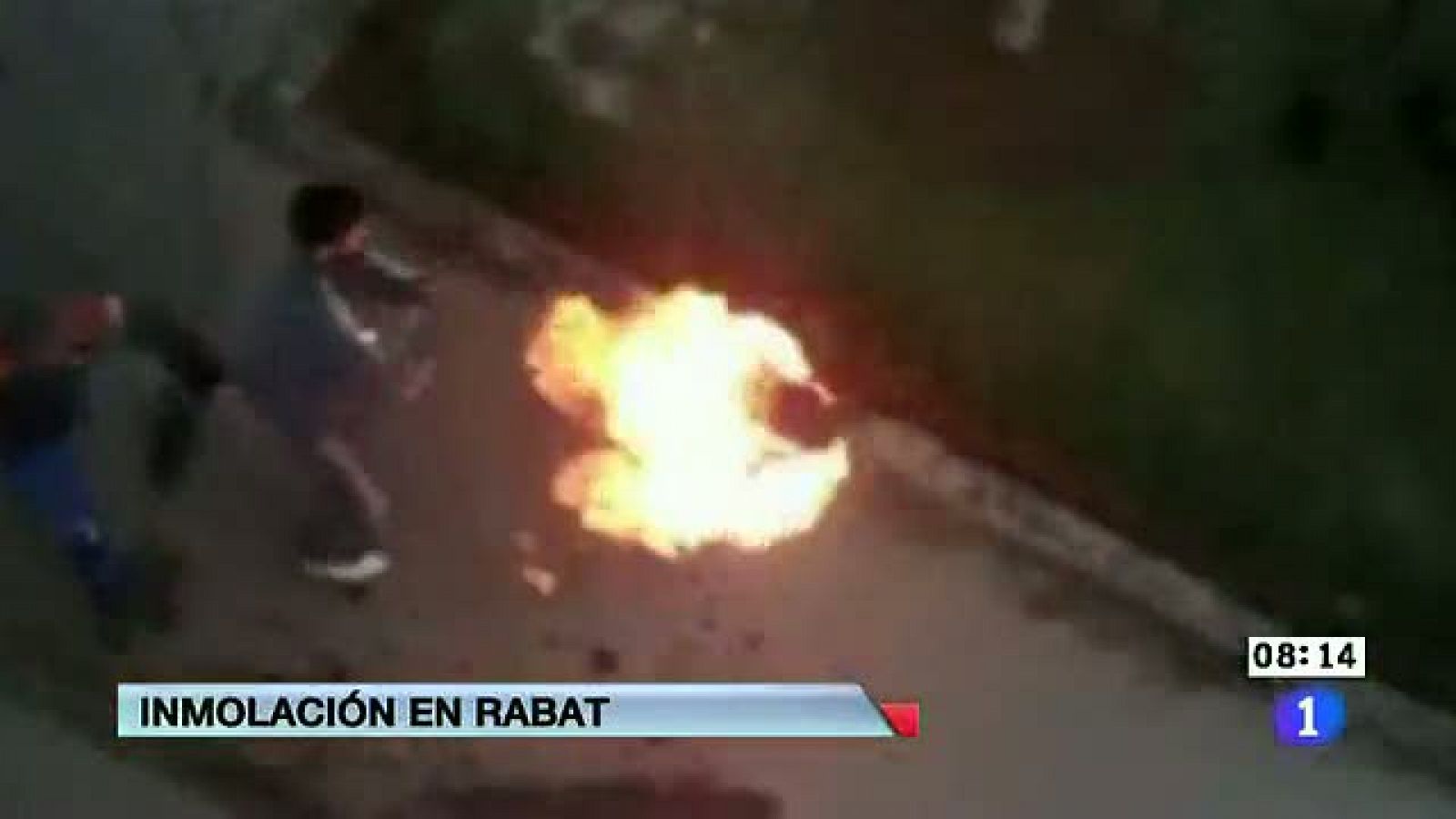 Telediario 1: Cuatro jóvenes diplomados en paro se queman a lo bonzo en Marruecos  | RTVE Play