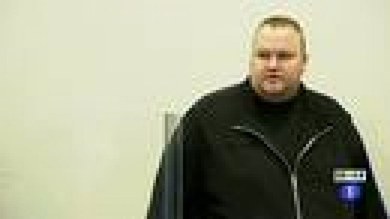 Así llegaba Kim Schmitz, el cerebro de Megaupload, al tribunal de Auckland.
