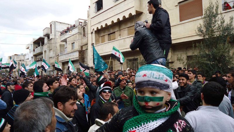 La UE aprueba nuevas sanciones contra Siria mientras Asad se niega a ceder el poder