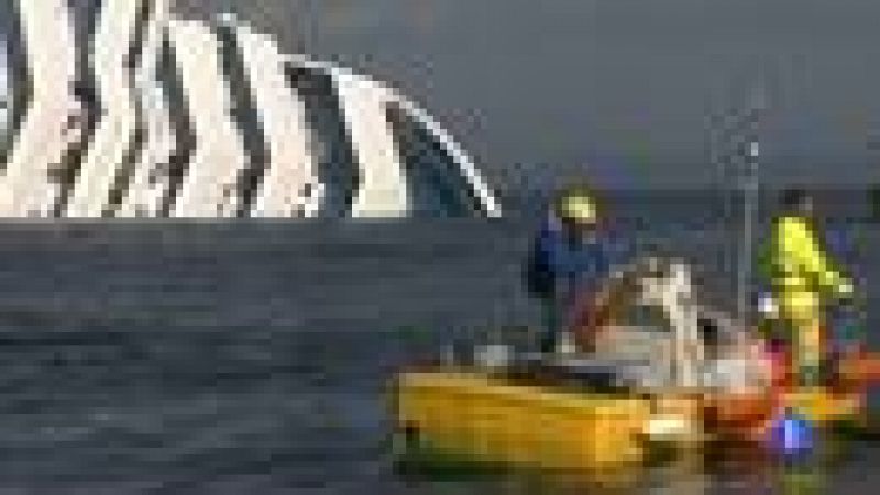 En Italia, son ya 15 los cuerpos rescatados del crucero Costa Concordia.