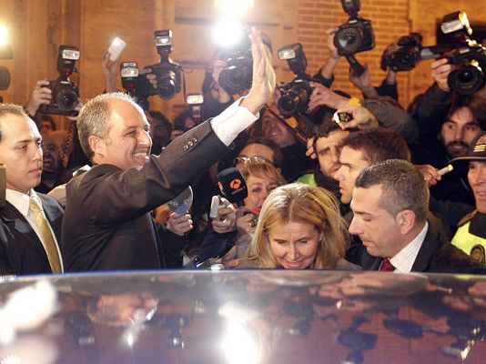  - El juez desaloja la sala tras los aplausos y gritos cuando han declarado a Camps no culpable