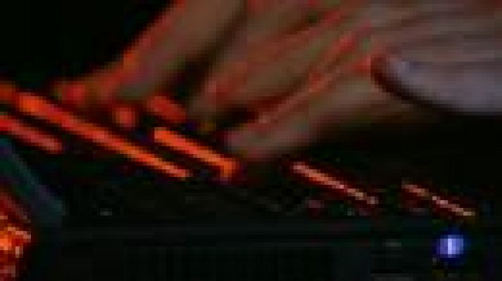 Telediario 1 - "El lado oscuro de la red"