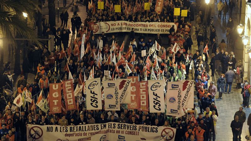 Informativo 24h: Miles de personas se manifiestan en Valencia por los ...