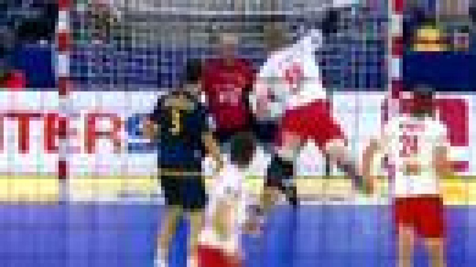 España ha caído derrotada ante Dinamarca por 25-24 y se queda fuera de la lucha por el primer puesto del Europeo de Serbia. Los de Valero Rivera, que además pierden la oportunidad de clasificarse directamente para los Juegos Olímpicos de Londres, han