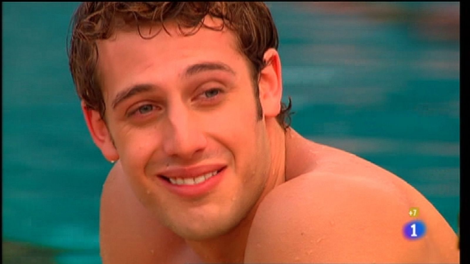 Cielo Rojo - Capítulo 12 - Andrés y Doña Loreto hablan. Daniela y Sebastián se enteran de la relación que hubo entre sus padres - Ver ahora