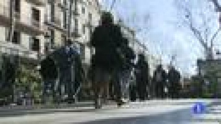 Telediario 1 - Regulan las estatuas de las Ramblas