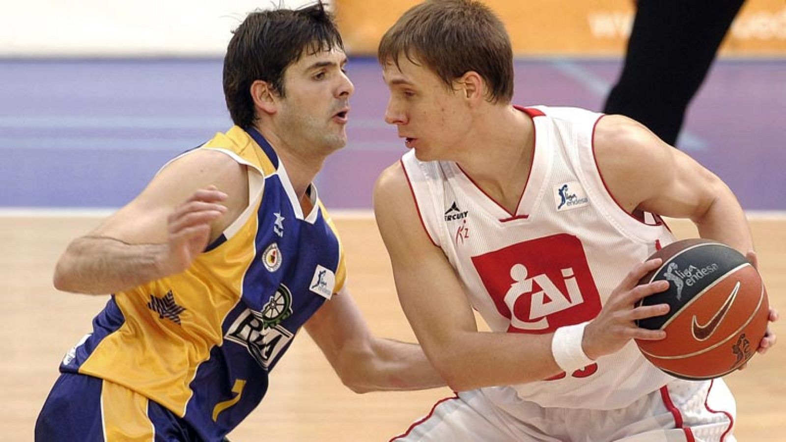 El CAI Zaragoza aprovechó su superioridad en el rebote y el acierto en el tiro exterior para superar con comodidad a un Blancos de Rueda Valladolid que sigue sin encontrar la manera de salir de la última plaza de la tabla (58-73)