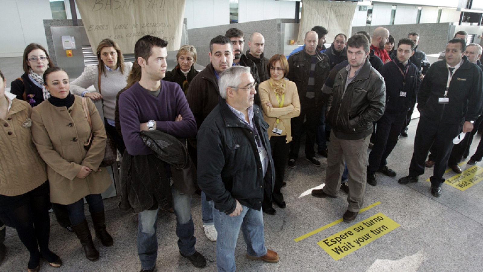 Los afectados de Spanair intentan recolocarse en otros vuelos