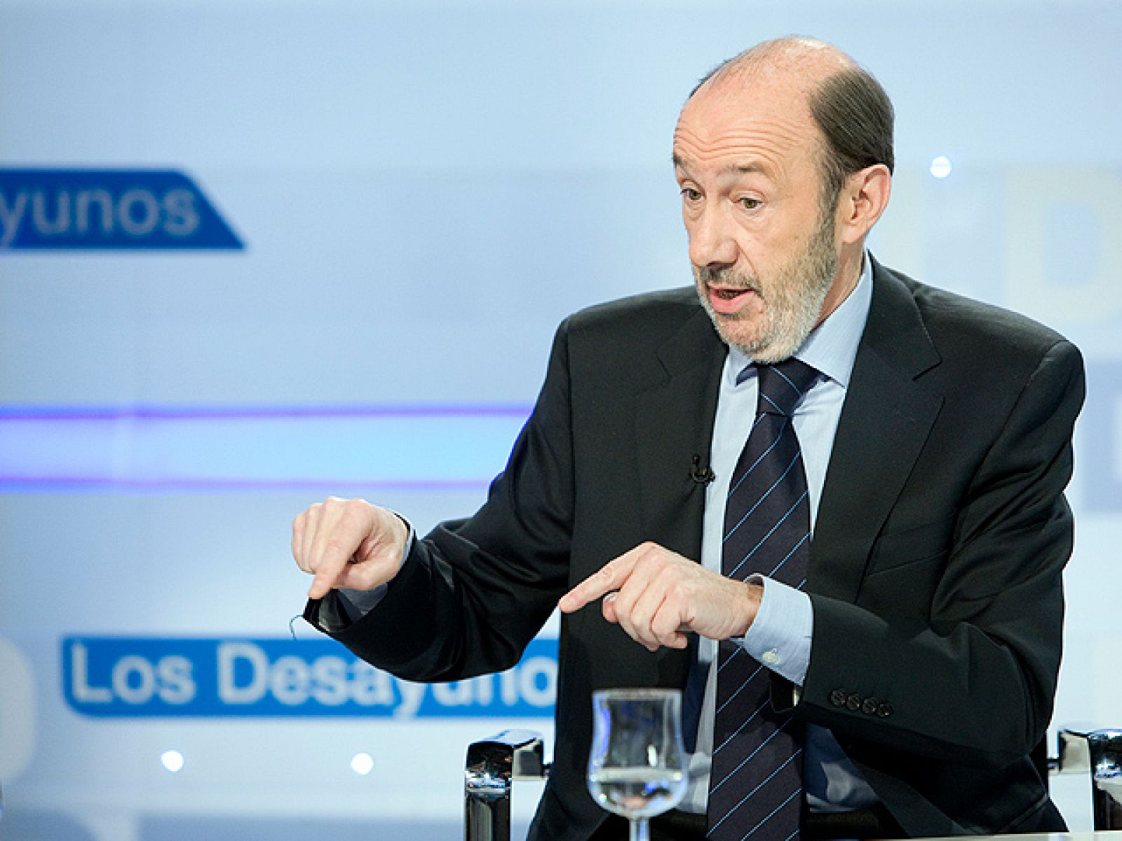 Rubalcaba: "Yo no hago guerra sucia dentro de mi partido"