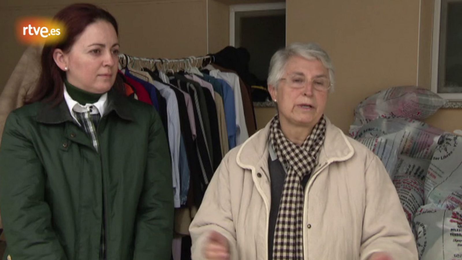 Del chalet y coche de alta gama a hacer cola en Cáritas - Crónicas | Ver