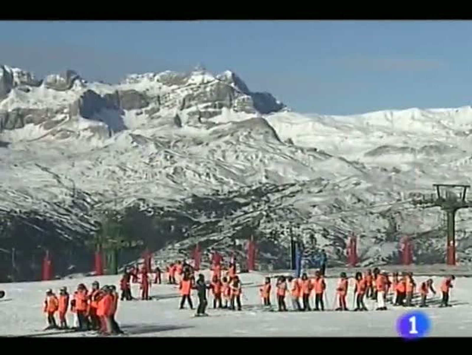 Por fin nieva en el Pirineo aragonés.Elecciones en los barrios rurales de Zaragoza.El Real Zaragoza, a 9 puntos de la salvación.El Caja 3 Voleibol Teruel gana la Copa del Rey.