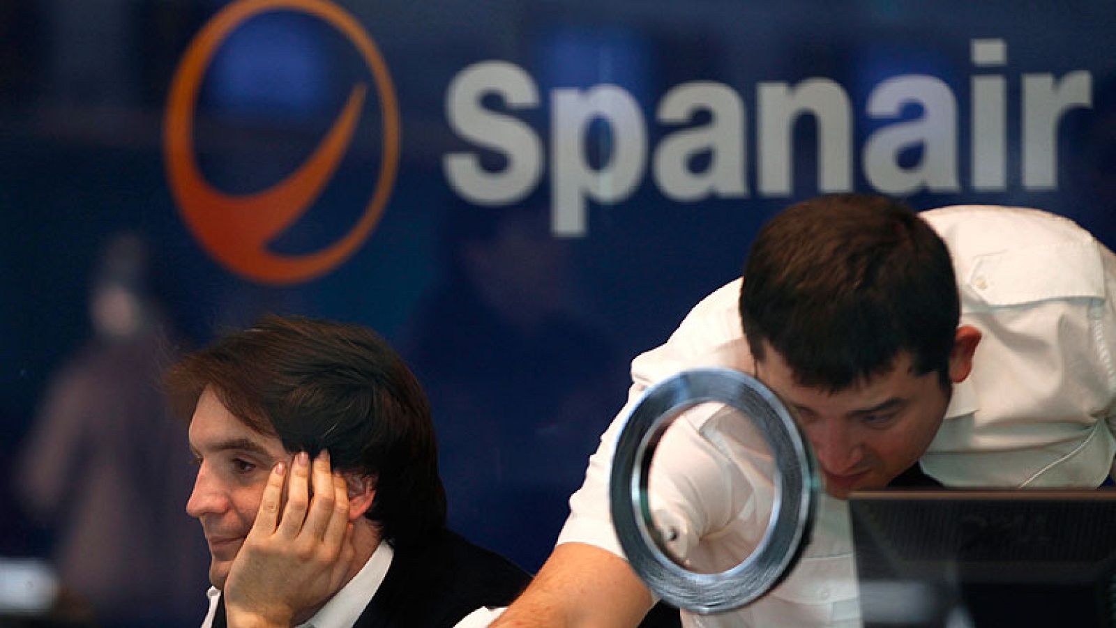 Aviones en tierra, mostradores desmontados y una deuda que podría superar los 470 millones. 