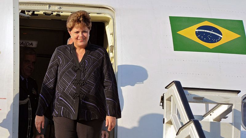La presidenta de Brasil, Dilma Rousseff, ha llegado a Cuba en su primera visita oficial a la isla con el objetivo de avanzar en las relaciones economicas entre los dos países.