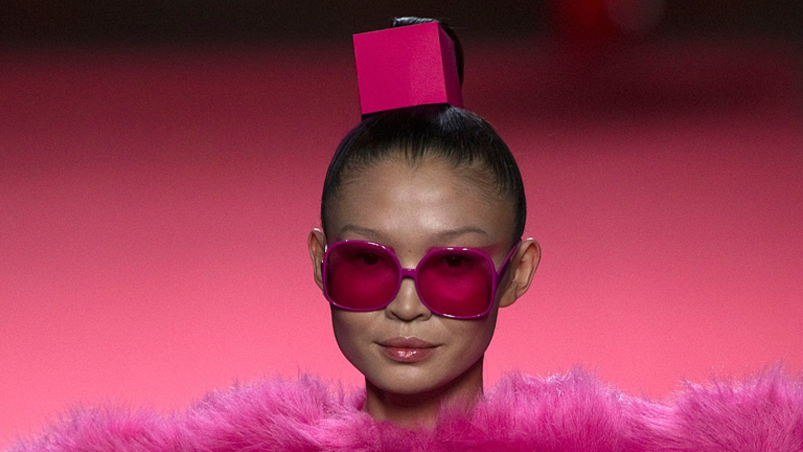 Desfile íntegro de Agatha Ruiz de la Prada | Ver