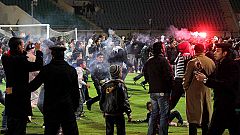 La mayor tragedia del fútbol egipcio deja 74 muertos en un país convulso