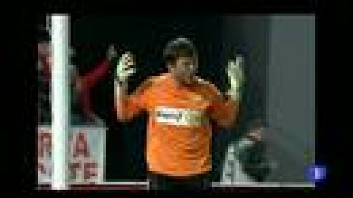 Telediario 1 - El 'parapenaltis' Alves frena a Messi