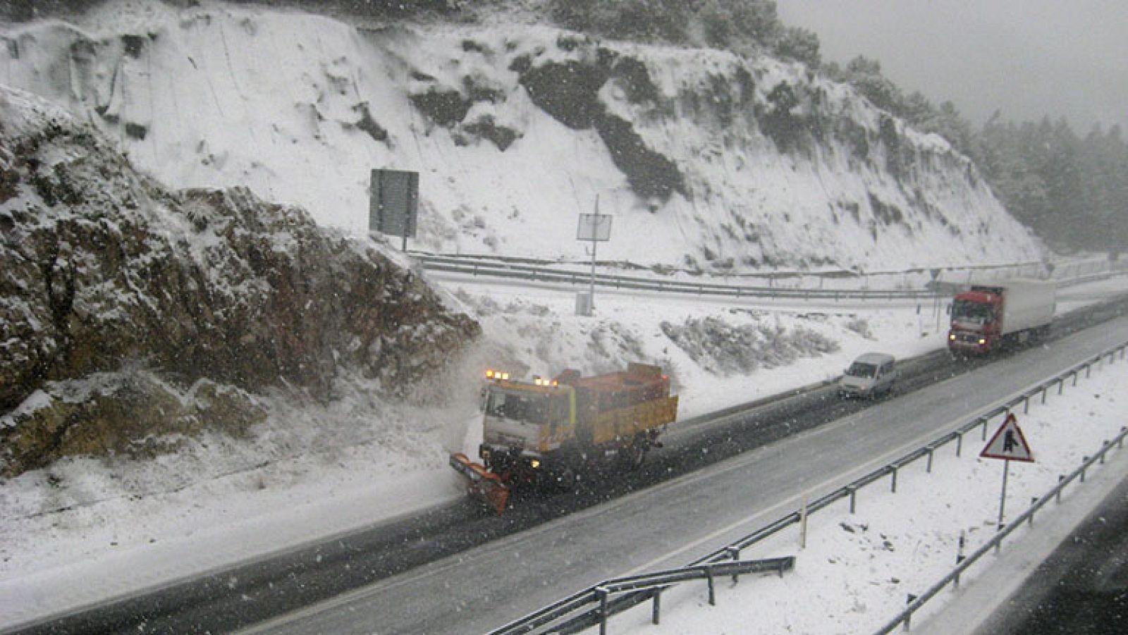 Segunda jornada del temporal de frío con temperaturas bajo cero en casi todo el país. Los termómetros podrían llegar a los 10 grados negativos en Soria o Teruel. 