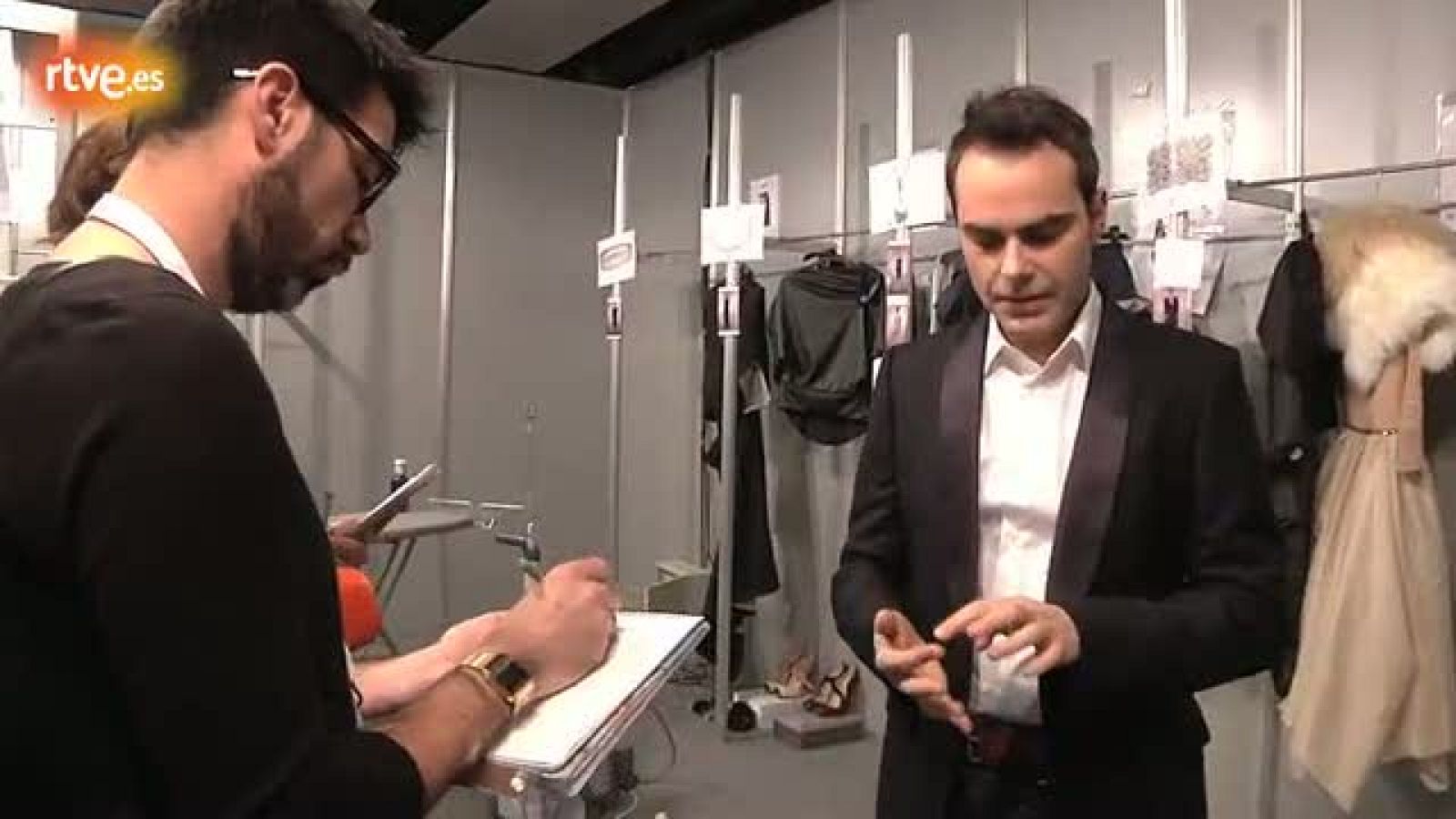  Ion Fiz explica su nueva colección a RTVE.es