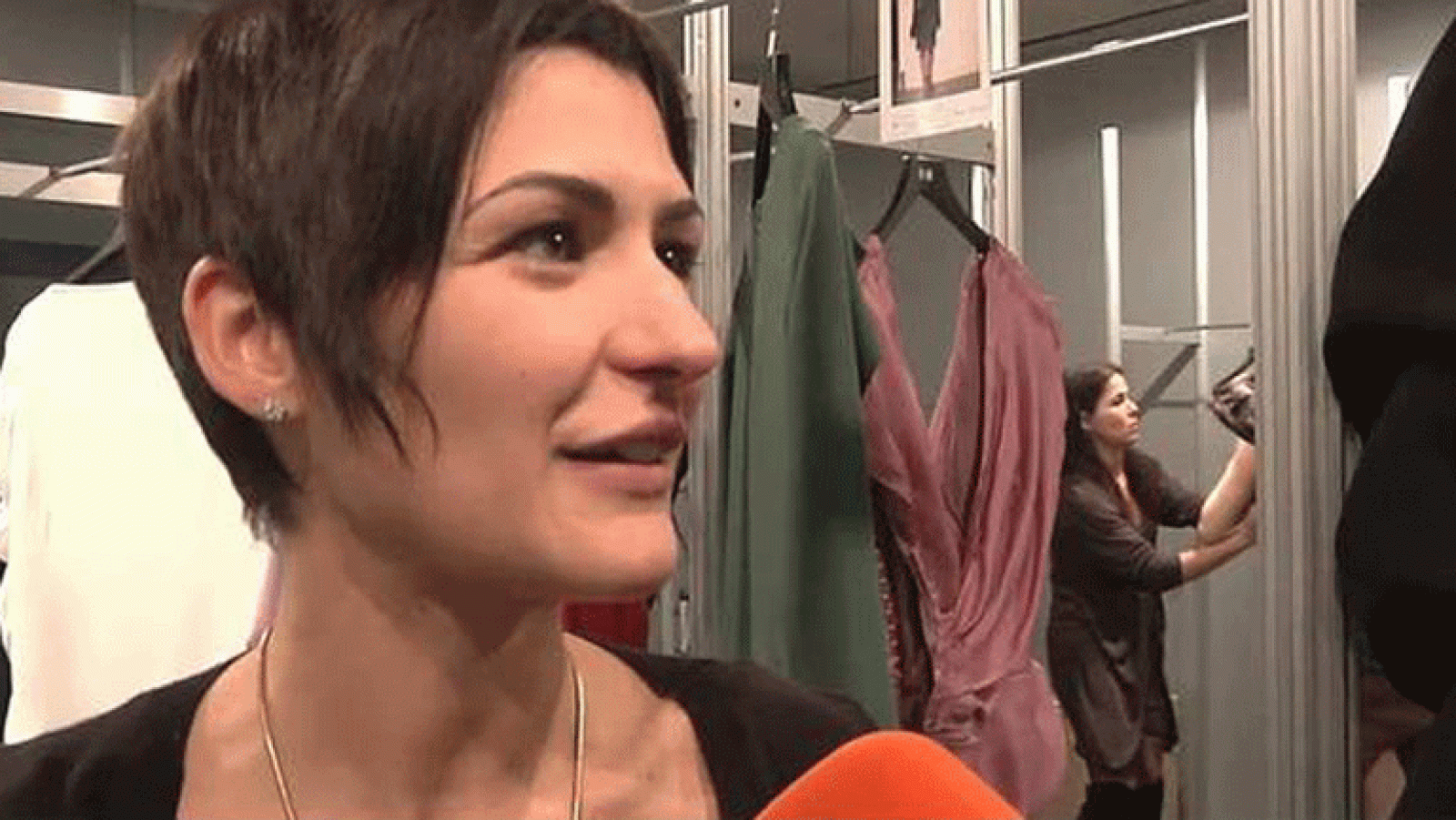 María Barros nos habla de su nueva colección, intuitiva y muy personal | Ver