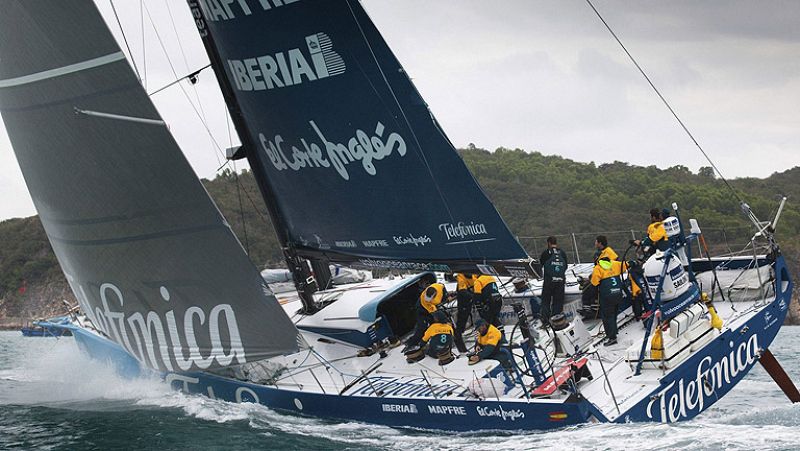 El barco español Telefónica ha sido el primero en 22 años en ganar las tres primeras regatas de la Volvo Ocean Race, la vuelta al mundo a vela con escalas.