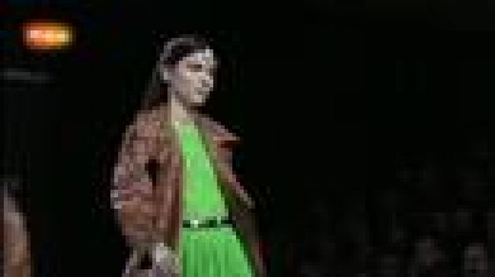  - Desfile íntegro de María Escoté