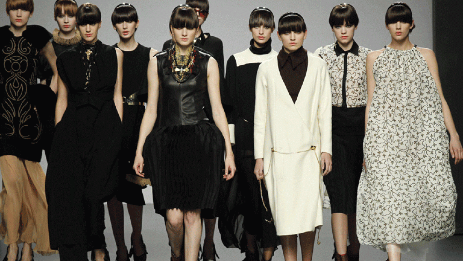 Desfiles íntegros de Moises Nieto y Shen Lin | Ver