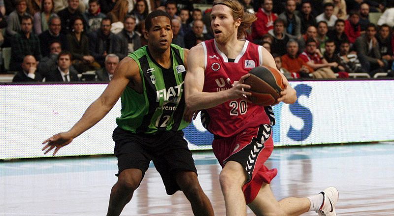 El Murcia se ha impuesto con amplitud a la 'Penya' en el debut de Óscar Quintana en el banquillo local.