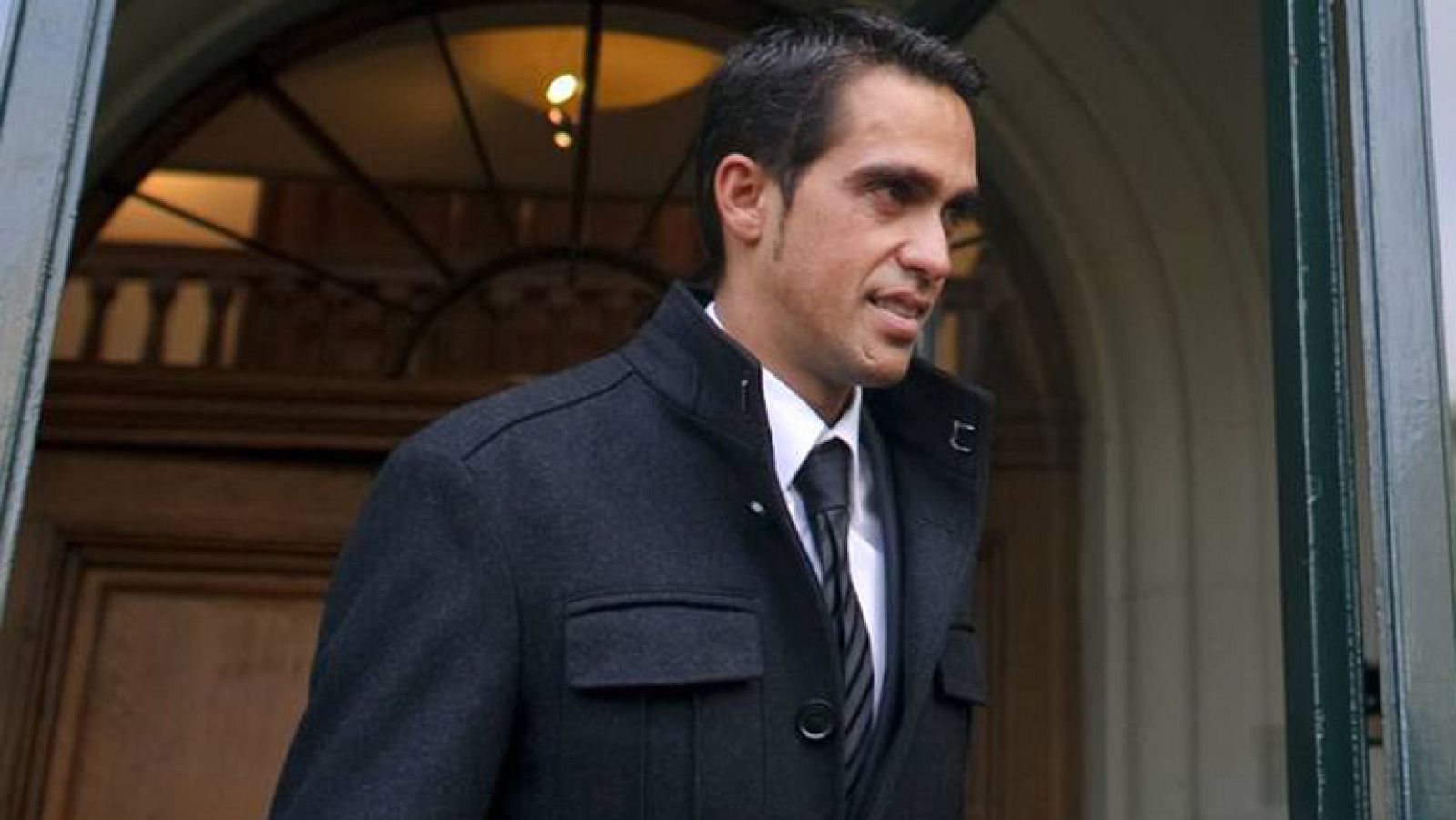 Contador, sancionado con 2 años