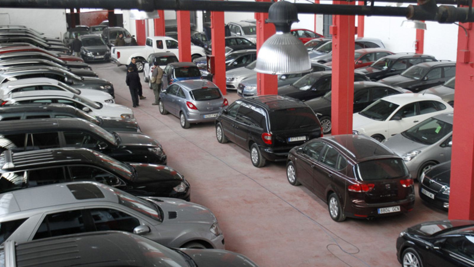 La policía investiga el robo de 19 coches de alta gama en un concesionario de Madrid